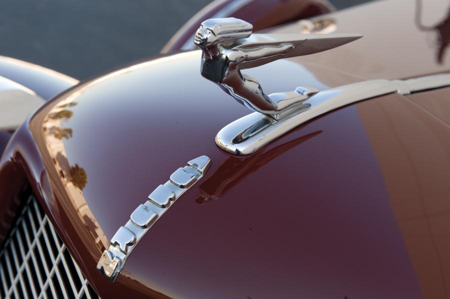 Детали экстерьера Auburn 851 Salon Phaeton Sedan 1935 года  (фото 7 из 11)